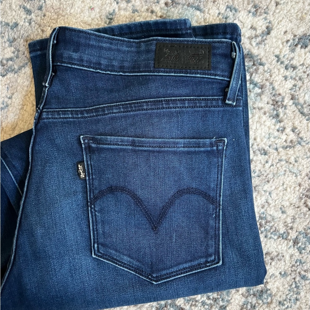 Women’s Mid Rise Straight Leg Levi Jeans Size 14